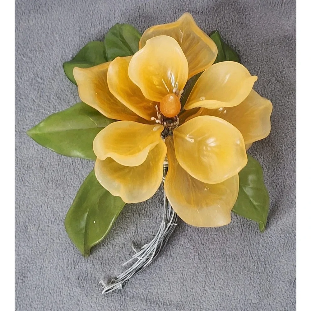 Vintage MCM Lucite Sculptured Flower MCM 9